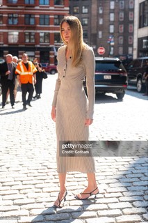 Charlotte Lawrence feet photo thumbnail