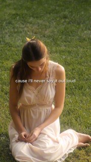Charlotte Lawrence feet photo thumbnail