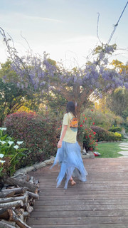 Charlotte Lawrence feet photo thumbnail