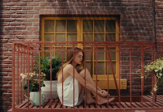 Charlotte Lawrence feet photo thumbnail