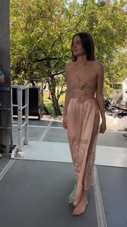 Charlotte Lawrence feet photo thumbnail