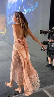 Charlotte Lawrence feet photo thumbnail