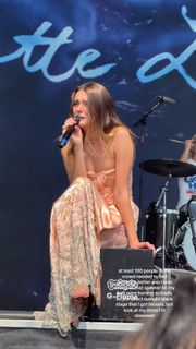 Charlotte Lawrence feet photo thumbnail