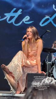 Charlotte Lawrence feet photo thumbnail
