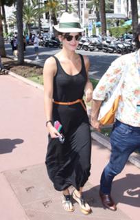 Charlotte Le Bon feet photo thumbnail