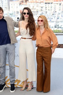 Charlotte Le Bon feet photo thumbnail