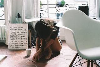 Charlotte Le Bon feet photo thumbnail