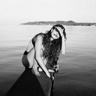 Charlotte Le Bon feet photo thumbnail