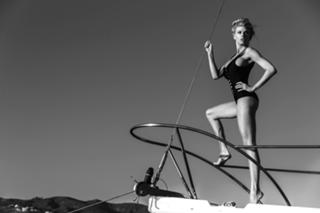 Charlotte McKinney feet photo thumbnail
