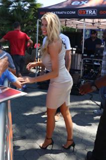 Charlotte McKinney feet photo thumbnail