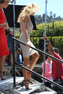 Charlotte McKinney feet photo thumbnail