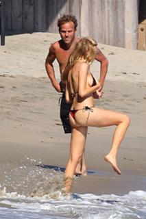 Charlotte McKinney feet photo thumbnail