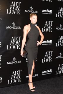 Charlotte McKinney feet photo thumbnail