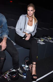 Charlotte McKinney feet photo thumbnail