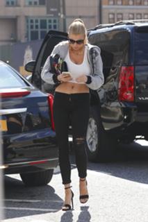 Charlotte McKinney feet photo thumbnail