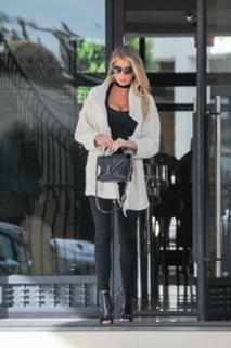 Charlotte McKinney feet photo thumbnail