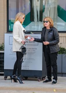 Charlotte McKinney feet photo thumbnail