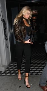 Charlotte McKinney feet photo thumbnail