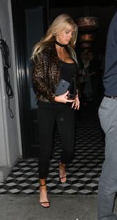 Charlotte McKinney feet photo thumbnail