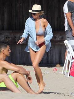 Charlotte McKinney feet photo thumbnail