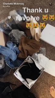 Charlotte McKinney feet photo thumbnail