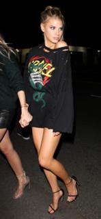 Charlotte McKinney feet photo thumbnail