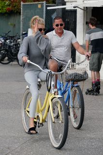 Charlotte McKinney feet photo thumbnail