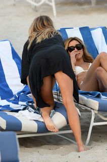 Charlotte McKinney feet photo thumbnail