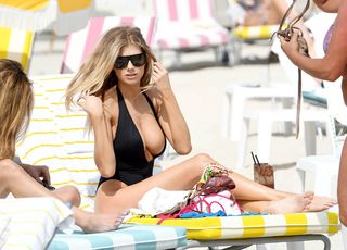 Charlotte McKinney feet photo thumbnail