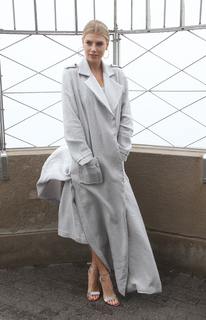 Charlotte McKinney feet photo thumbnail