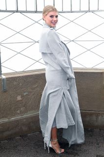 Charlotte McKinney feet photo thumbnail