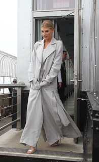 Charlotte McKinney feet photo thumbnail