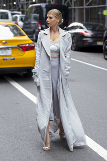 Charlotte McKinney feet photo thumbnail