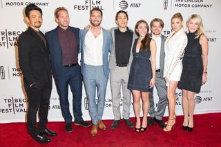 Charlotte McKinney feet photo thumbnail