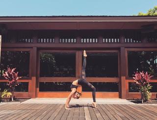 Charlotte McKinney feet photo thumbnail