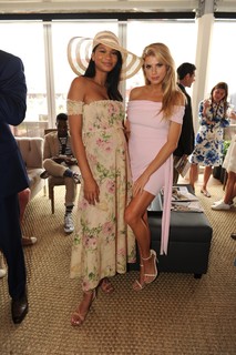 Charlotte McKinney feet photo thumbnail