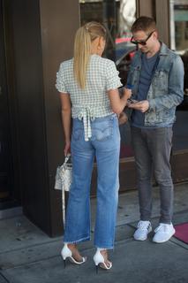 Charlotte McKinney feet photo thumbnail