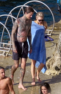 Charlotte McKinney feet photo thumbnail