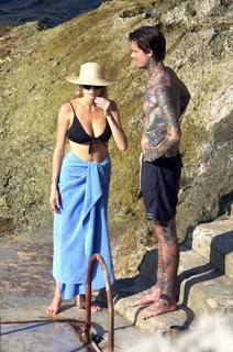 Charlotte McKinney feet photo thumbnail