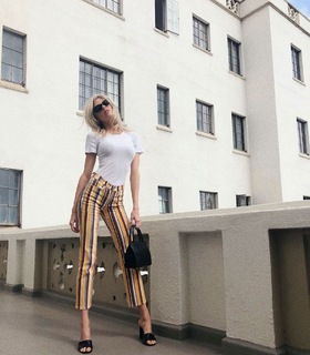 Charlotte McKinney feet photo thumbnail