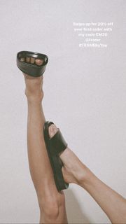 Charlotte McKinney feet photo thumbnail