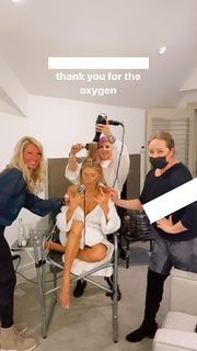 Charlotte McKinney feet photo thumbnail