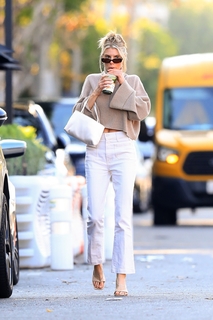 Charlotte McKinney feet photo thumbnail