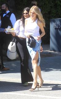Charlotte McKinney feet photo thumbnail