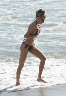 Charlotte McKinney feet photo thumbnail