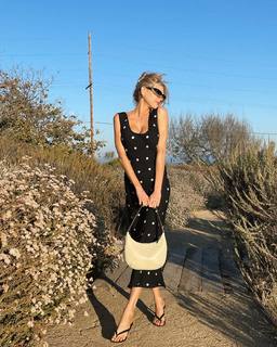 Charlotte McKinney feet photo thumbnail