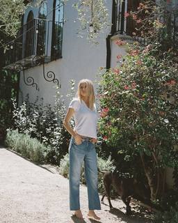 Charlotte McKinney feet photo thumbnail