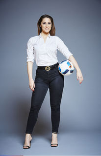Charlotte Namura feet photo 9