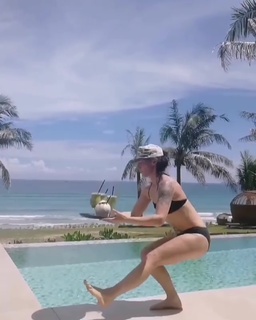 Charlotte Roche feet photo 8
