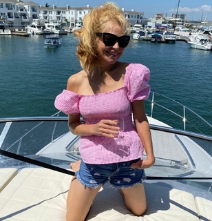Charlotte Ross feet photo 2